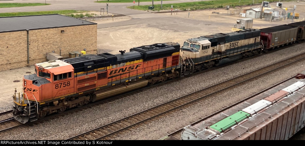 Trailing SD70MAC - BNSF Northtown yard Mpls MN 2023